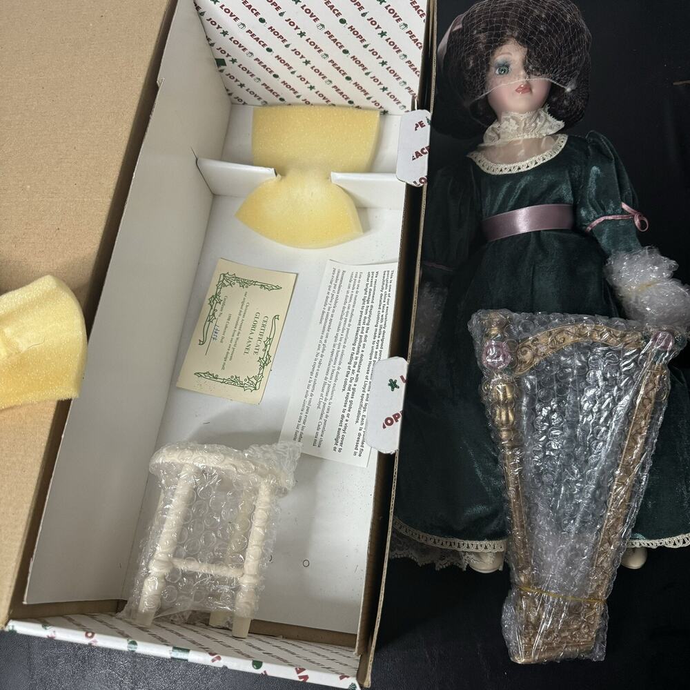 1998 House of Lloyd Christmas Around the World Gloria Janel Porcelain Doll‎ Vtg